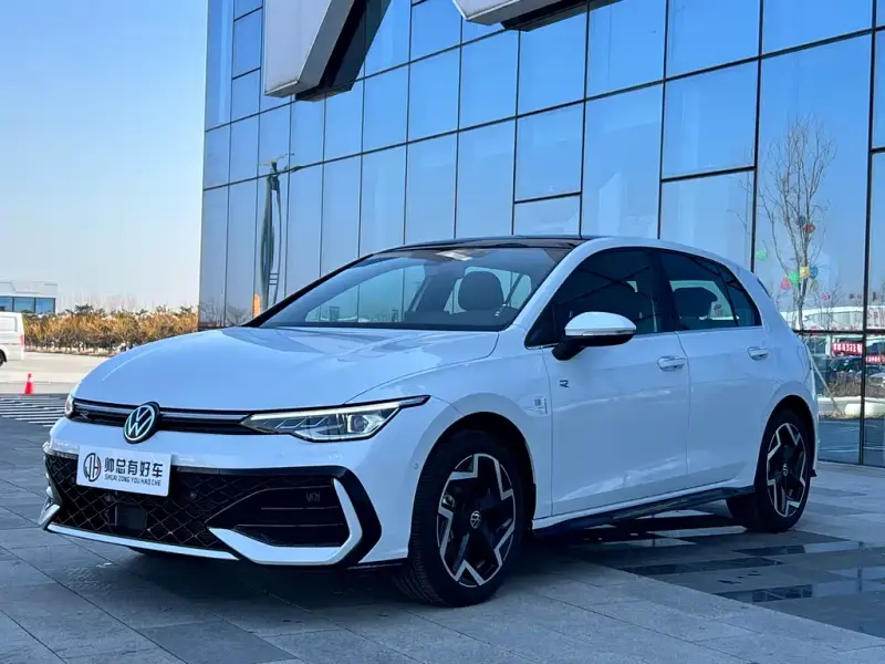 Volkswagen Golf, 2024