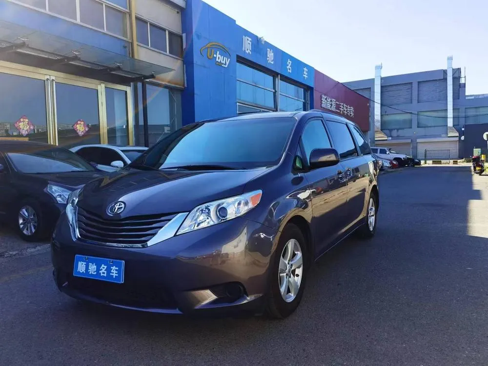 Тойота Sienna 3.5L Auto FWD 7 Seater Parallel Import, 2017 — фото 1