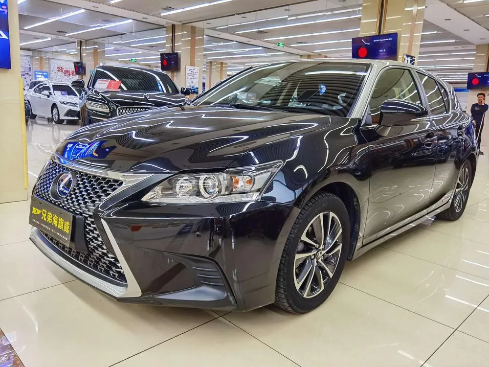 Lexus CT CT200h Elite Edition, 2017 — фото 1