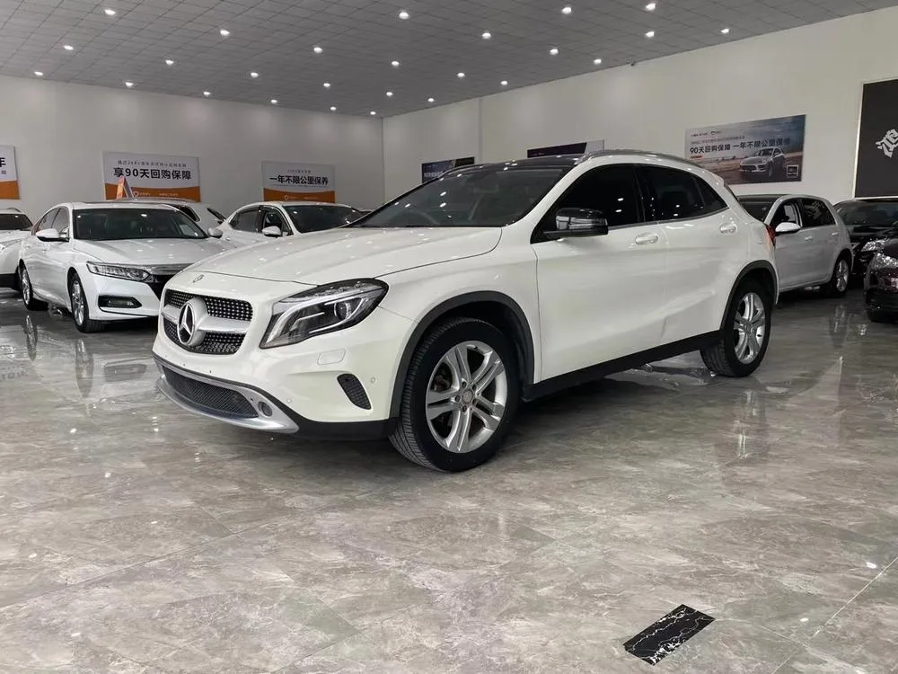 Mercedes-Benz GLA (Import) GLA 200, 2015 — фото 1