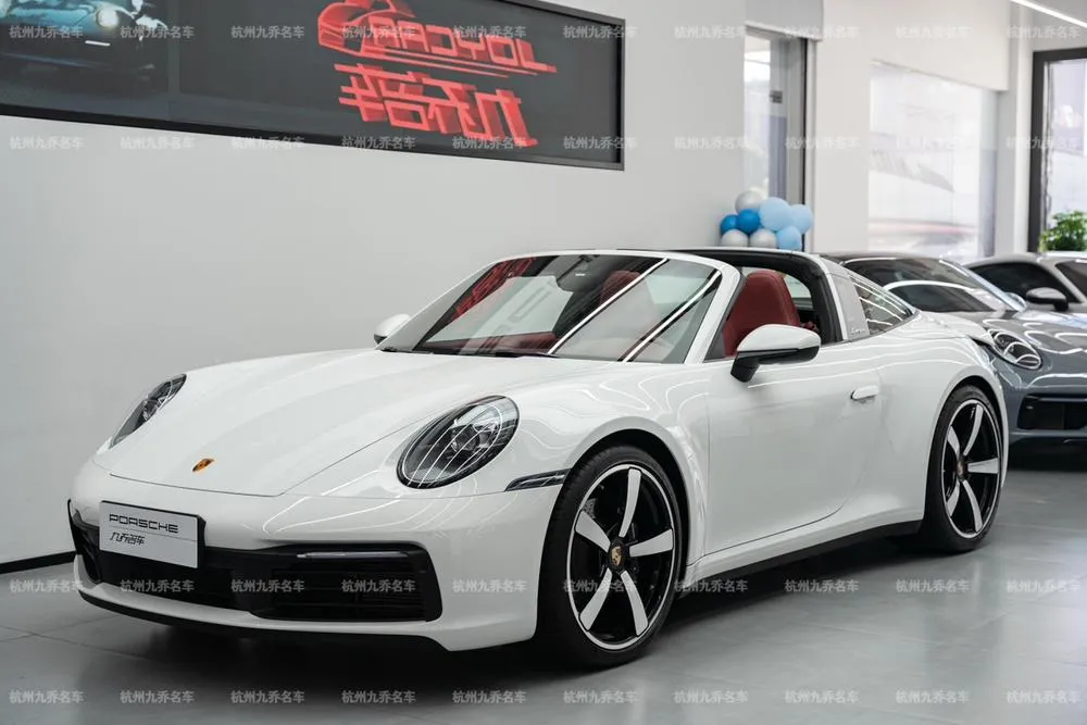 Porsche 911, 2023