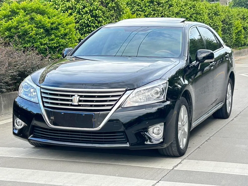 Toyota Crown, 2012