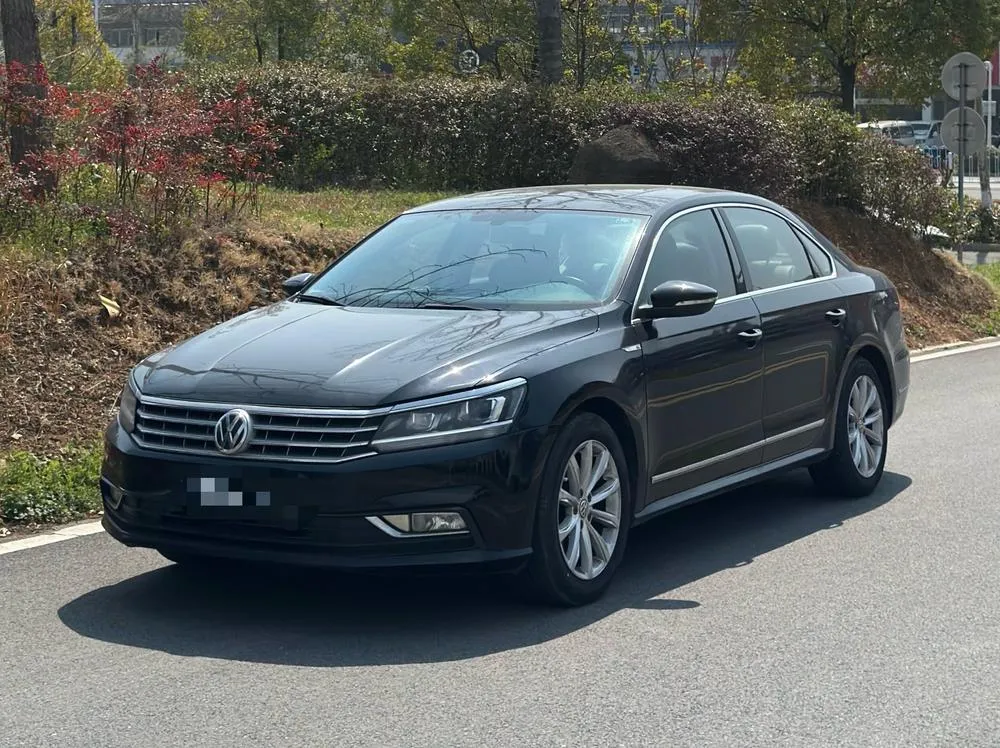 Volkswagen Passat 330TSI DSG Premium Edition, 2017 — фото 1
