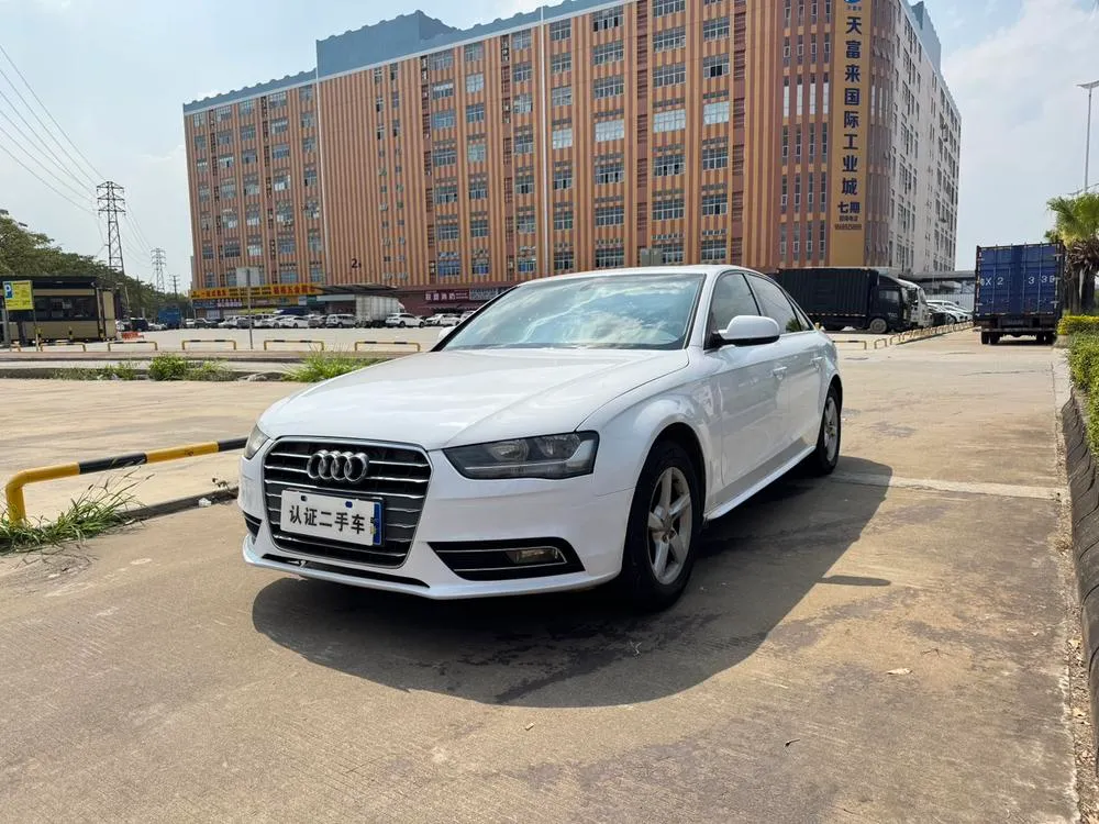 Audi A4L 30 TFSI Auto Comfort Version, 2013 — фото 1