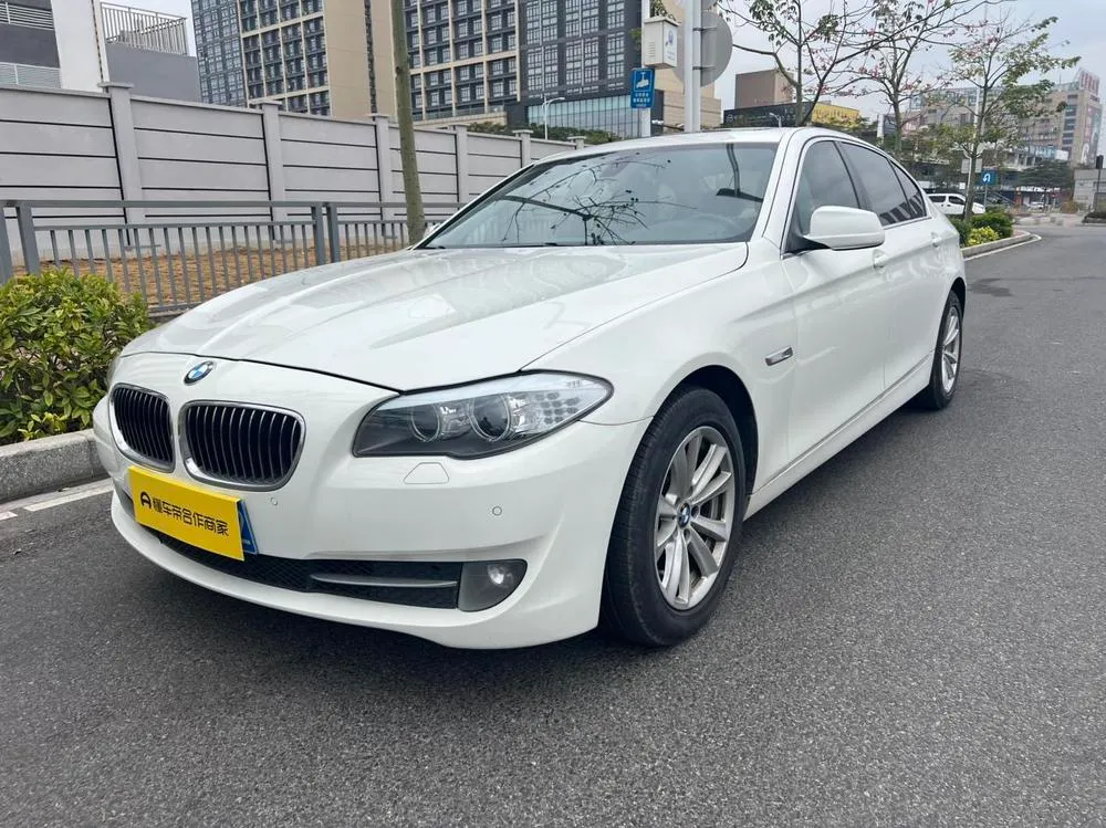 BMW 5-Series 523Li Luxury Version, 2011 — фото 1