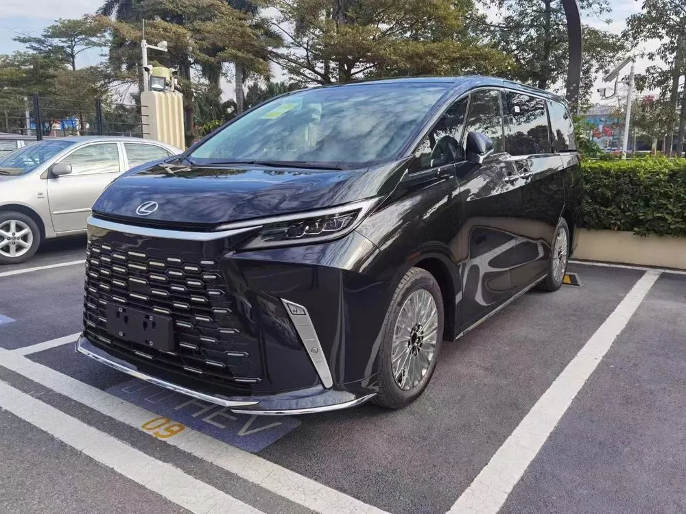 Lexus LM, 2023