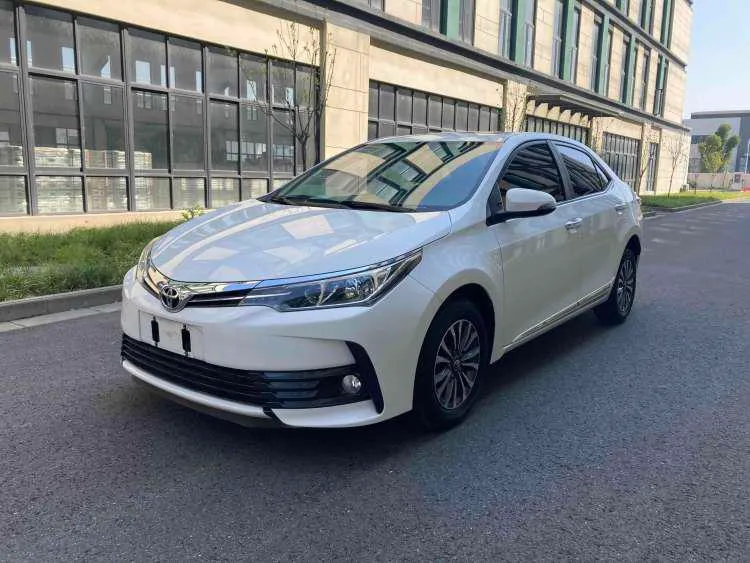 Toyota Corolla Facelift 1.2T S-CVT GL-i CN5, 2017 — фото 1