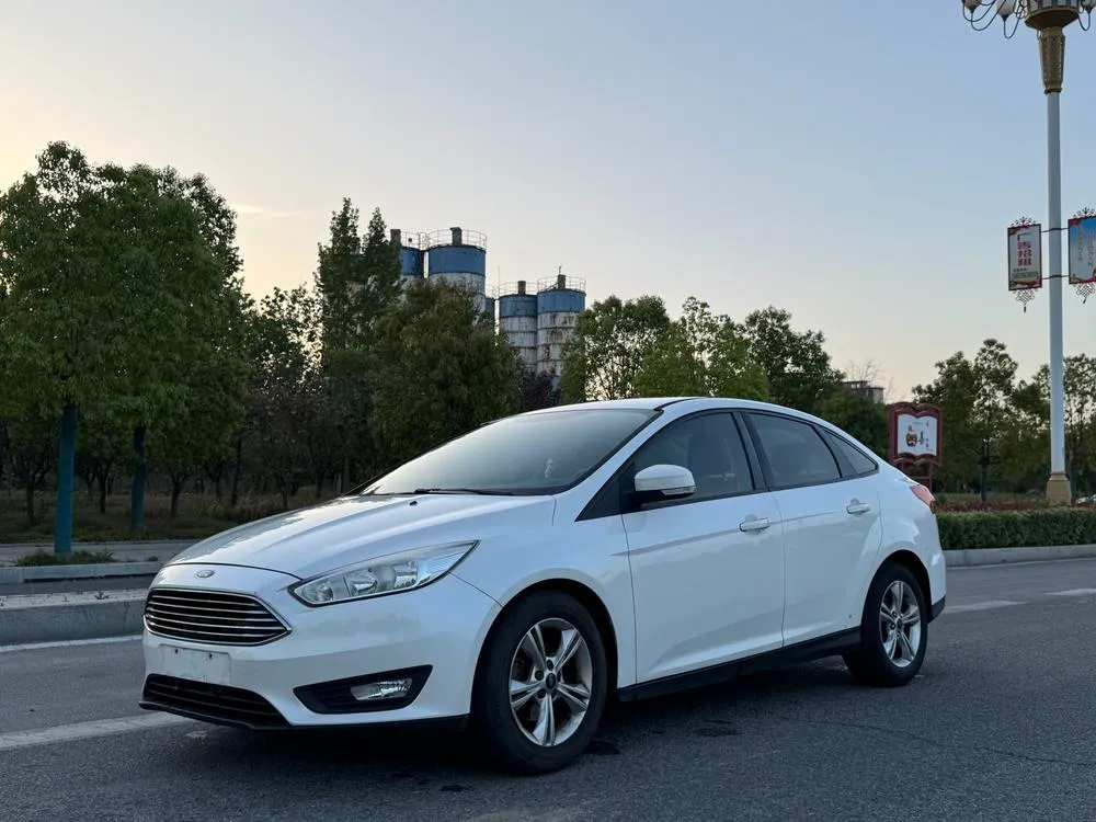 Ford Focus Sedan 1.6L Auto Comfort Version, 2015 — фото 1