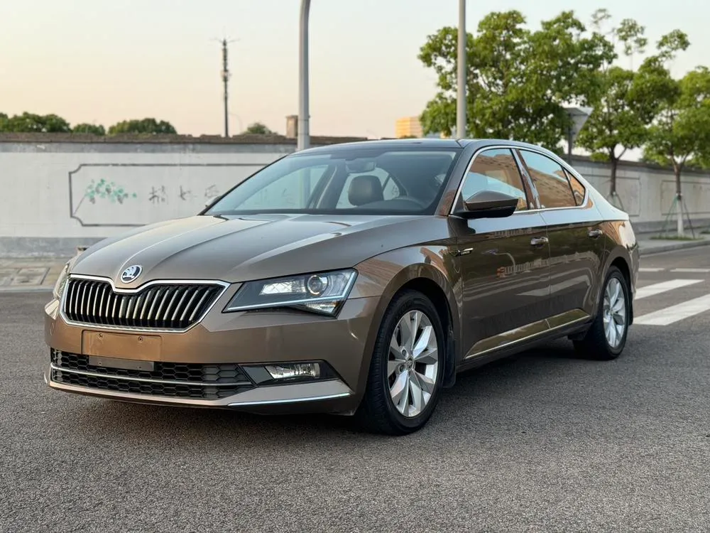 Skoda Superb TSI330 DSG Edition, 2016 — фото 1