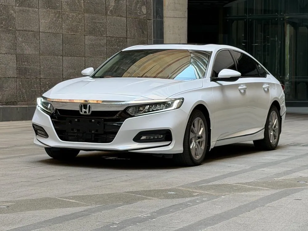 Honda Accord 260TURBO Luxury Edition CN5, 2018 — фото 1