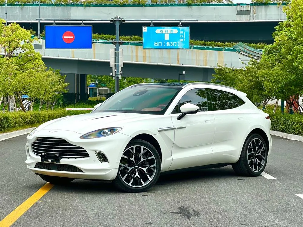 Aston Martin DBX 3.0T STRAIGHT SIX, 2022 — фото 1