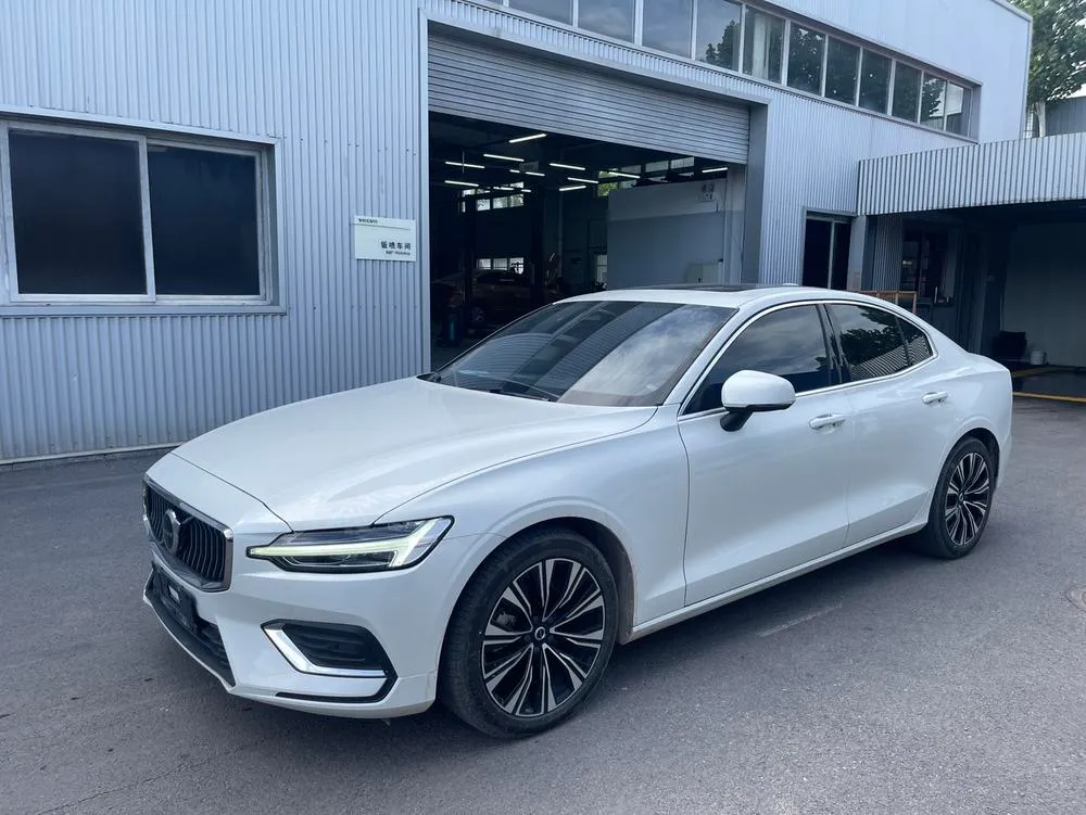 Volvo S60 B4 Luxury Edition, 2024 — фото 1