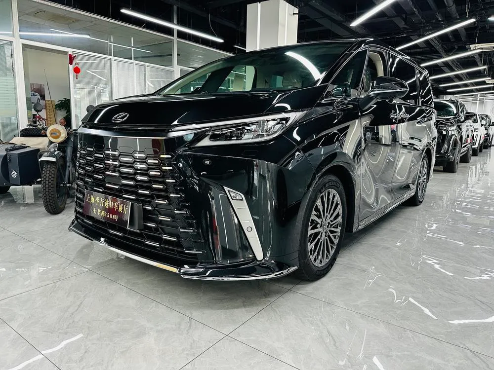 Lexus LM, 2025