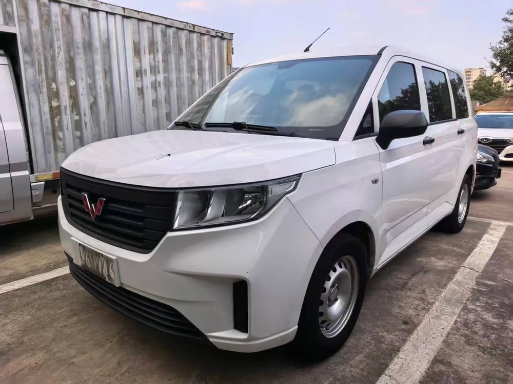 Wuling Hongguang PLUS 1.5L Manual Comfort Version 7 Seater, 2020 — фото 1