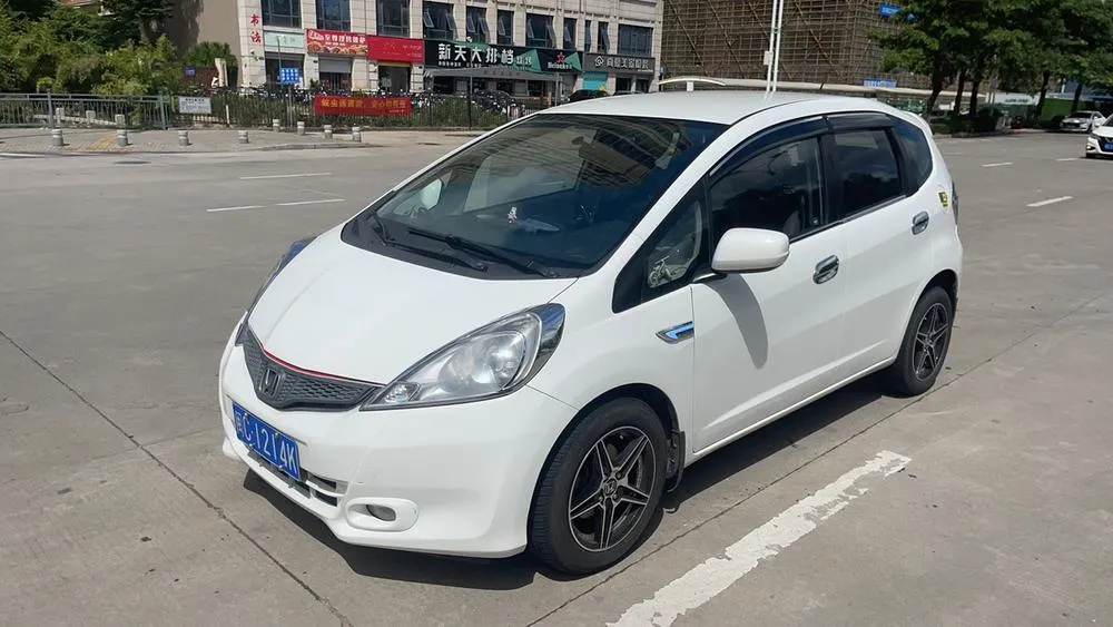 Honda Fit 1.3L Manual Comfort Edition, 2011 — фото 1