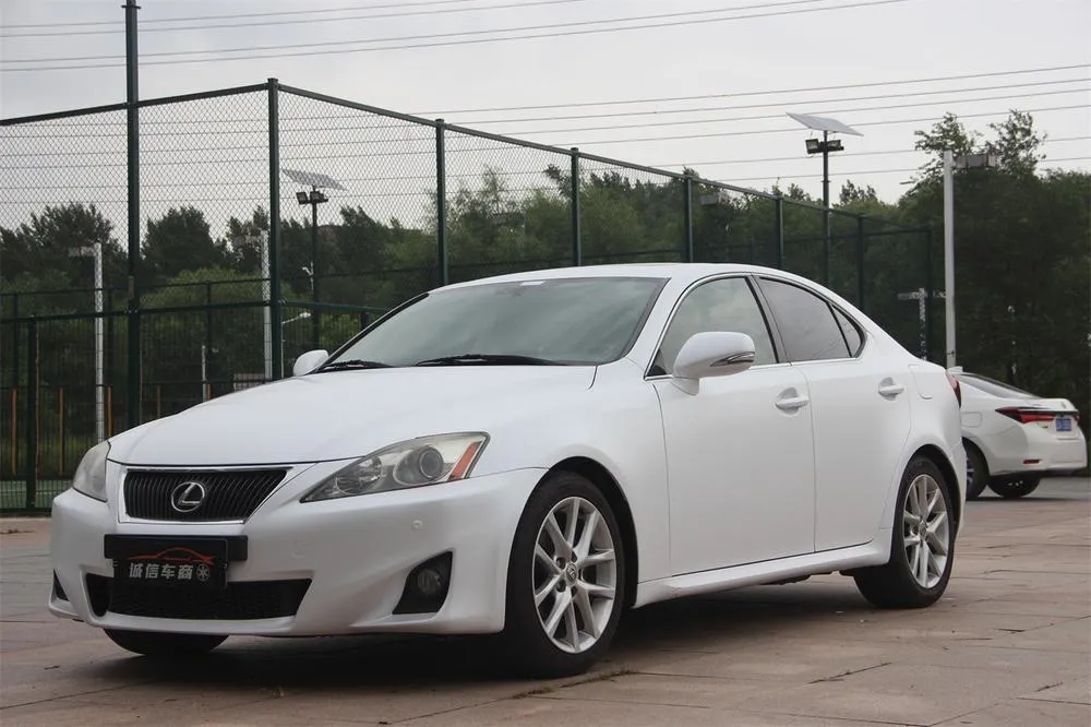 Lexus IS, 2011