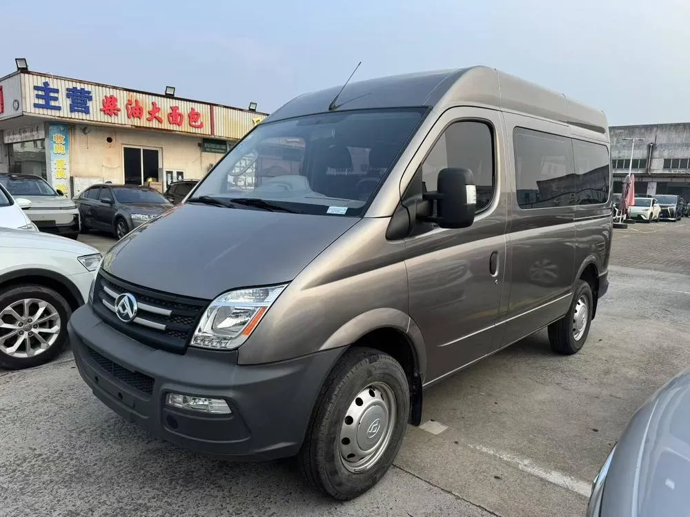 Maxus New V80 Classic Model 2.5T 6 Manual SWB 5/6 Seater, 2019 — фото 1