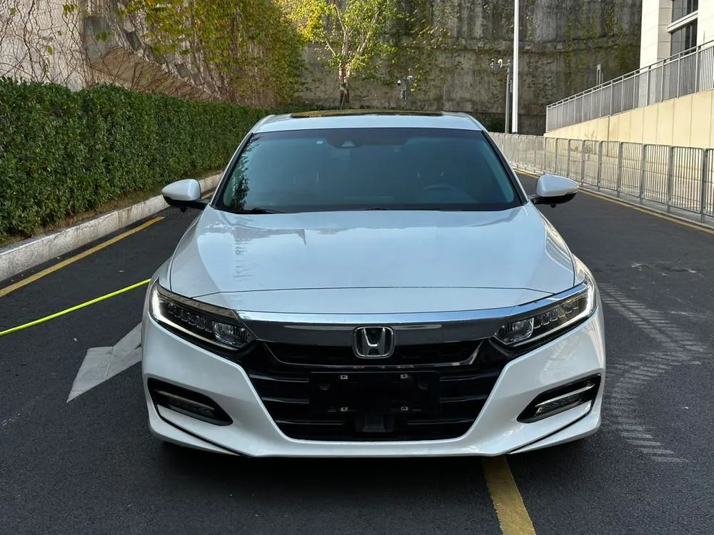 Honda Accord Sharp · Hybrid 2.0L Sharp Edition CN6, 2018 — фото 1