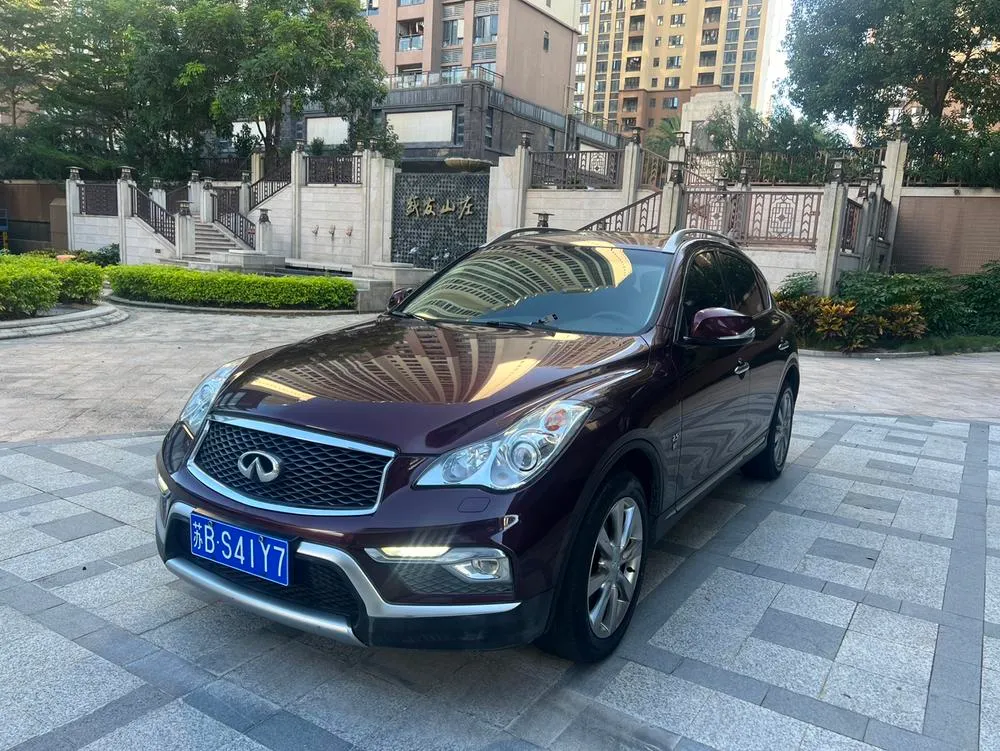 Infiniti QX50 2.5L Comfort Edition, 2015 — фото 1
