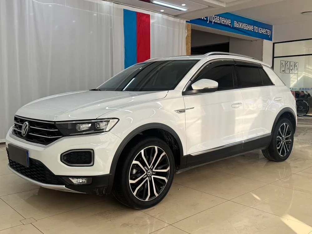 Volkswagen T-Roc 280TSI DSG 2WD PLUS, 2022 — фото 1