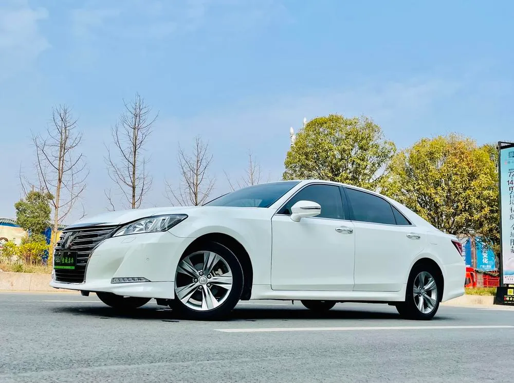 Toyota Crown 2.0T Fashion Edition, 2015 — фото 1