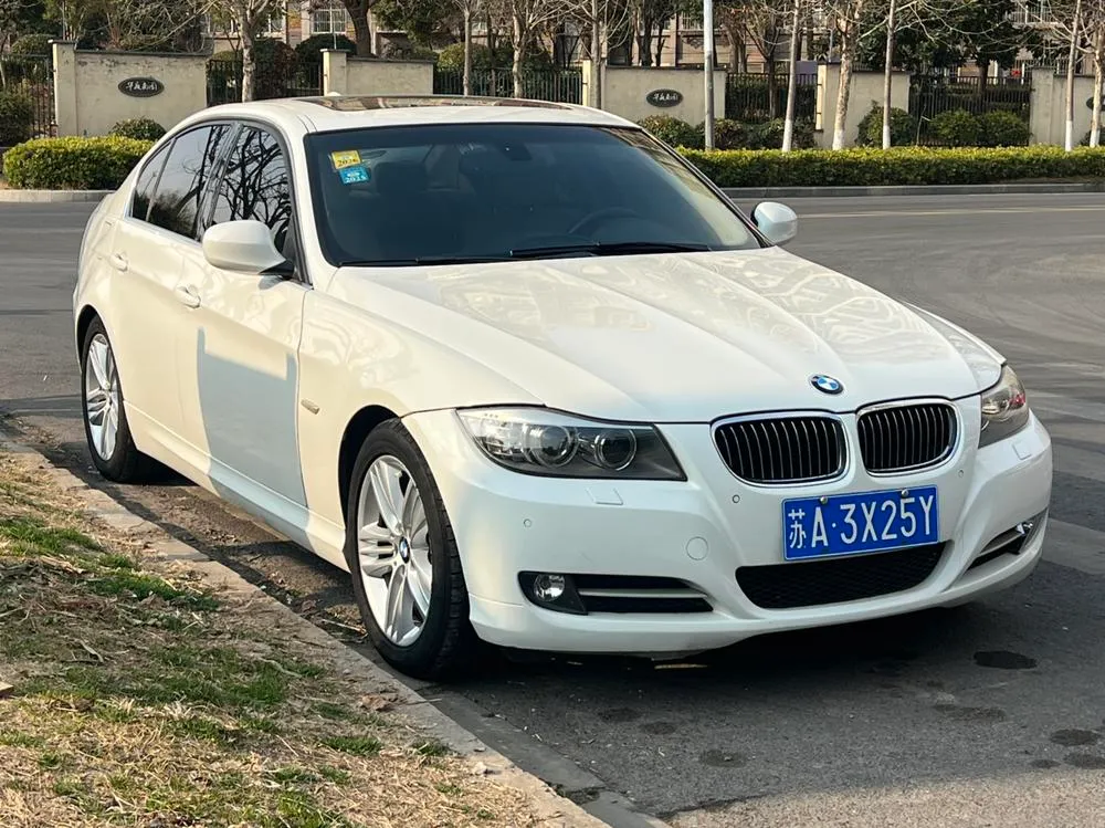 BMW 3-Series 320i Luxury Version, 2012 — фото 1