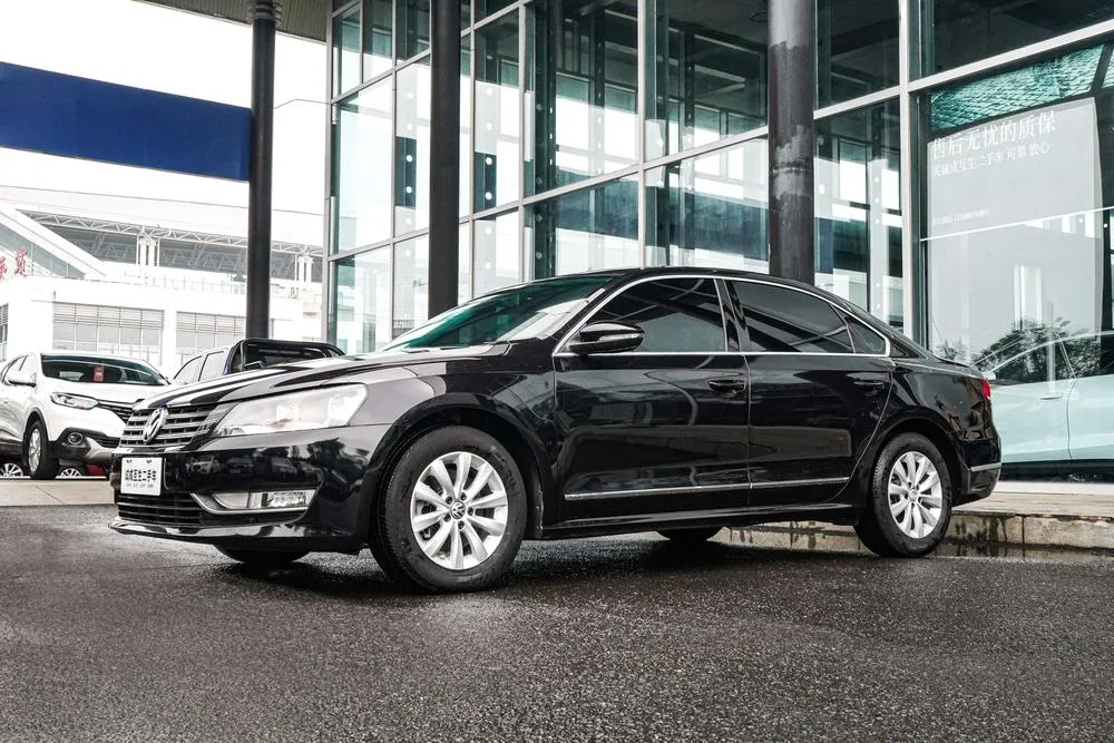 Volkswagen Passat 1.4TSI DSG Premium Edition, 2015 — фото 1