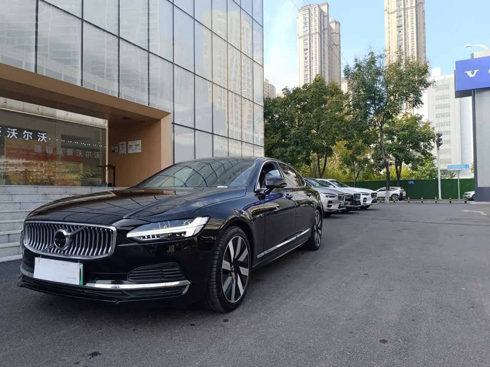 Volvo S90 PHEV T8 4WD Long Range Luxury Edition, 2025 — фото 1
