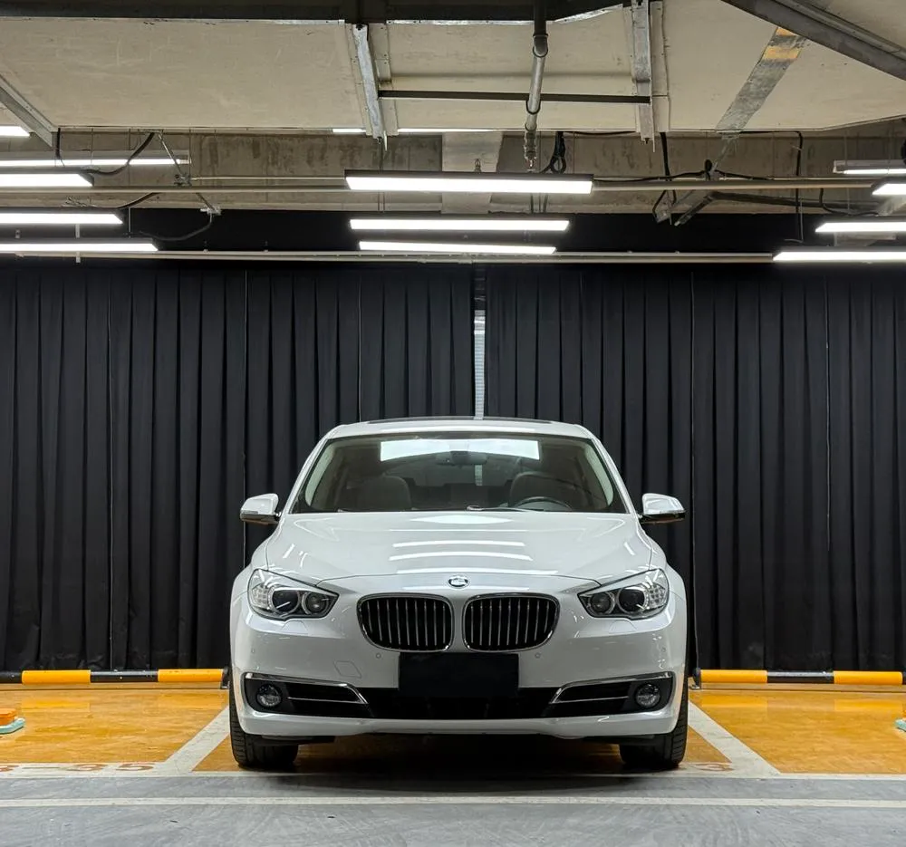 BMW 5-Series GT 528i Luxury Version, 2015 — фото 1