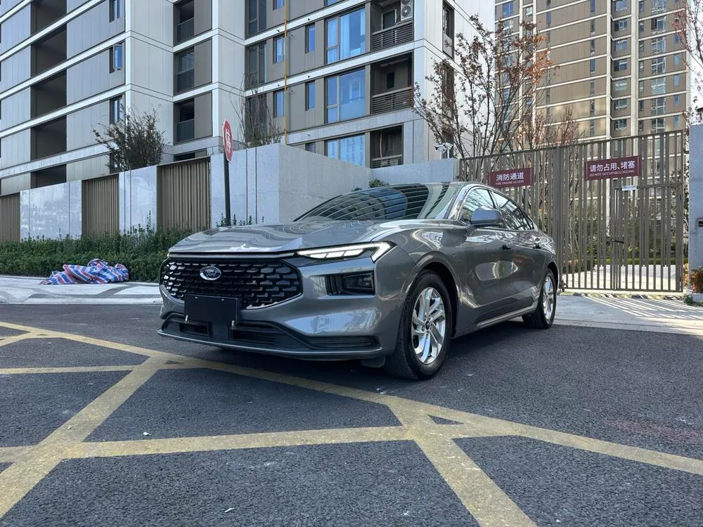 Ford Mondeo EcoBoost 180 Version, 2023 — фото 1