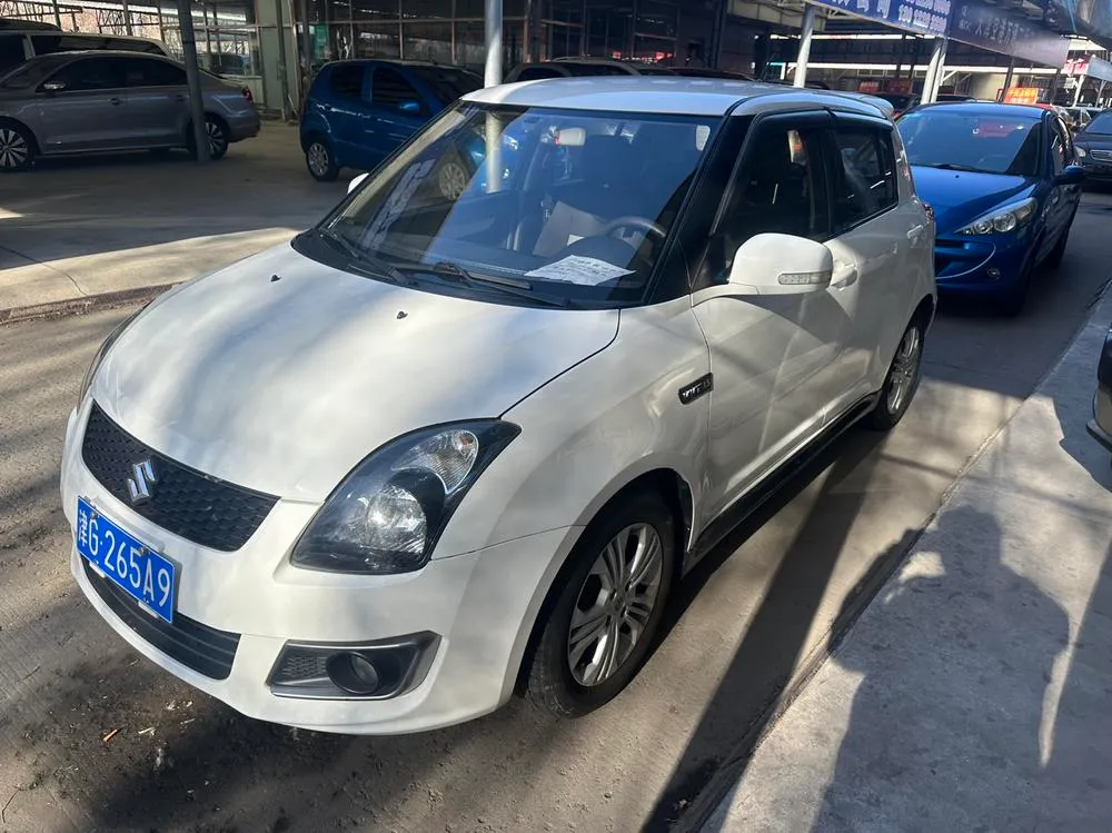 Suzuki Swift 1.5L Auto Fashion Version, 2014 — фото 1