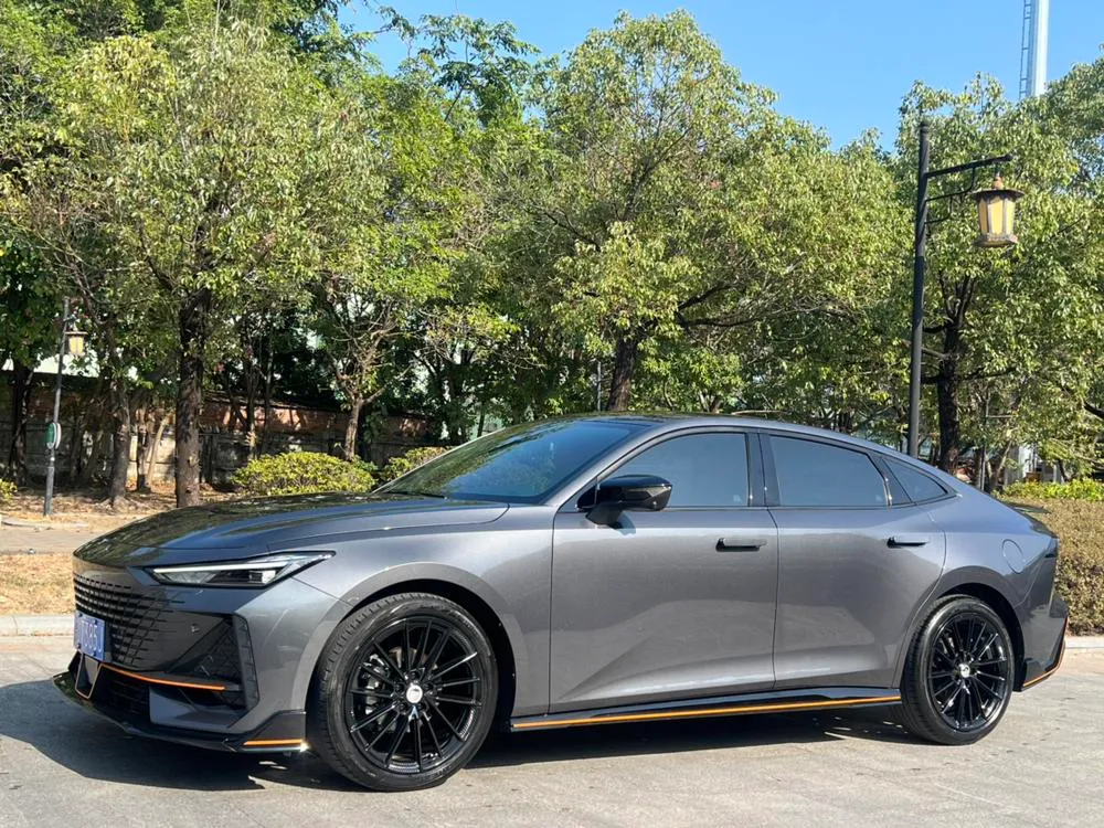 Changan UNI-V 1.5T Sport Edition, 2023 — фото 1