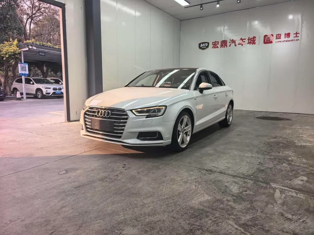 Ауди A3 30 Version Sportback 35 TFSI Style Version, 2018 — фото 1