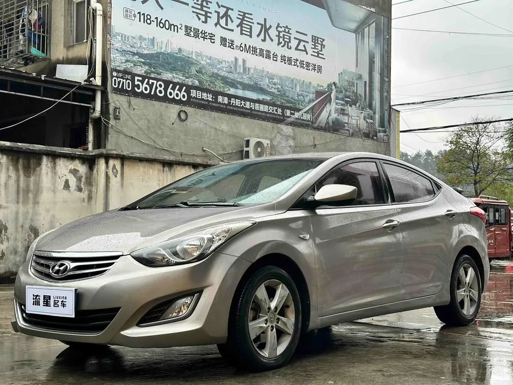 Hyundai Elantra Langdong 1.6L Auto Fashion Version, 2012 — фото 1