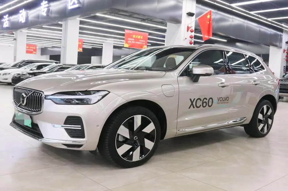 Volvo XC60 PHEV, 2025