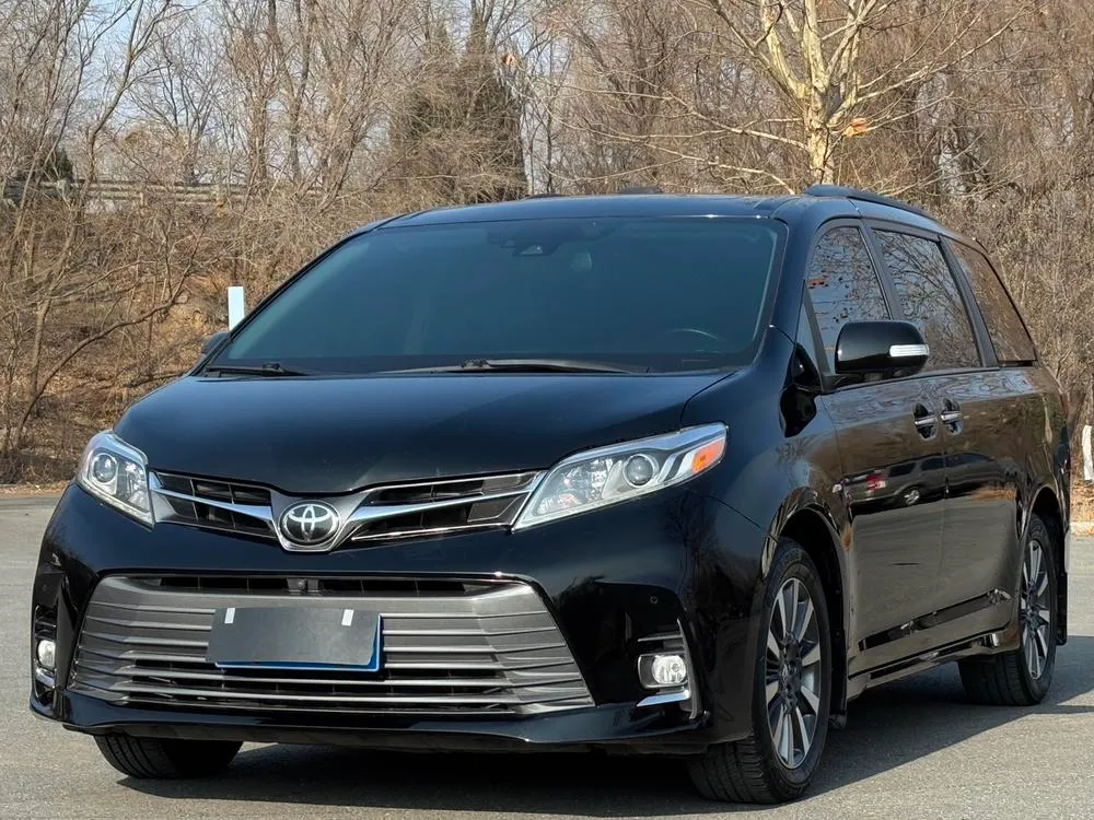 Toyota Sienna 3.5L Auto 4WD 7 Seater Parallel Import, 2018 — фото 1