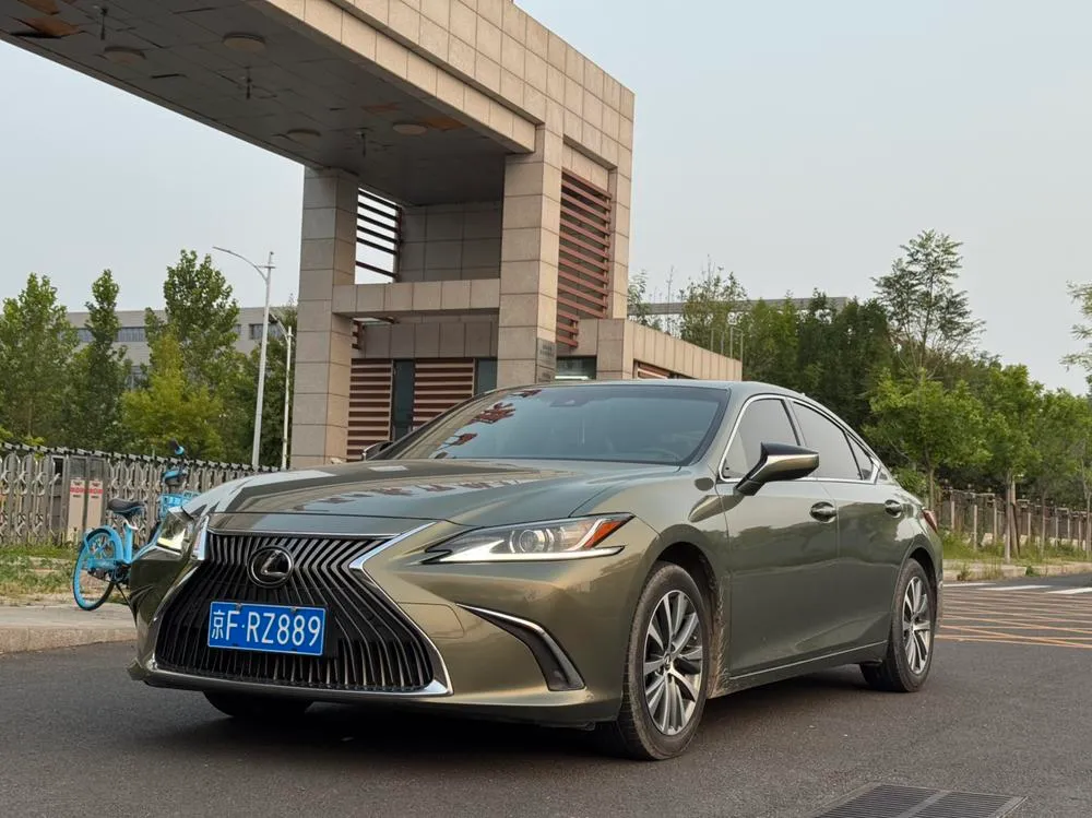 Lexus ES 200 Edition CN6, 2020 — фото 1