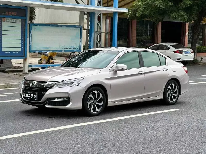 Хонда Accord 2.4L Premium Edition, 2016 — фото 1