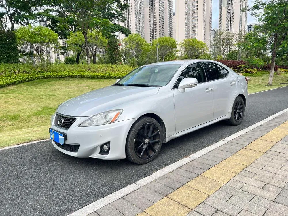 Lexus IS, 2011