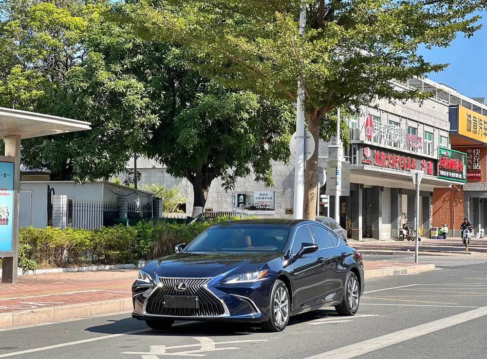 Lexus ES, 2021