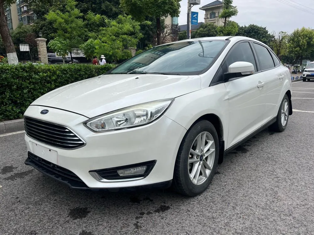 Ford Focus Sedan 1.6L Auto Style Version, 2015 — фото 1