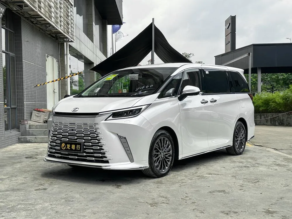 Lexus LM, 2025