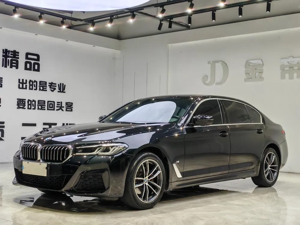 BMW 5-Series, 2022