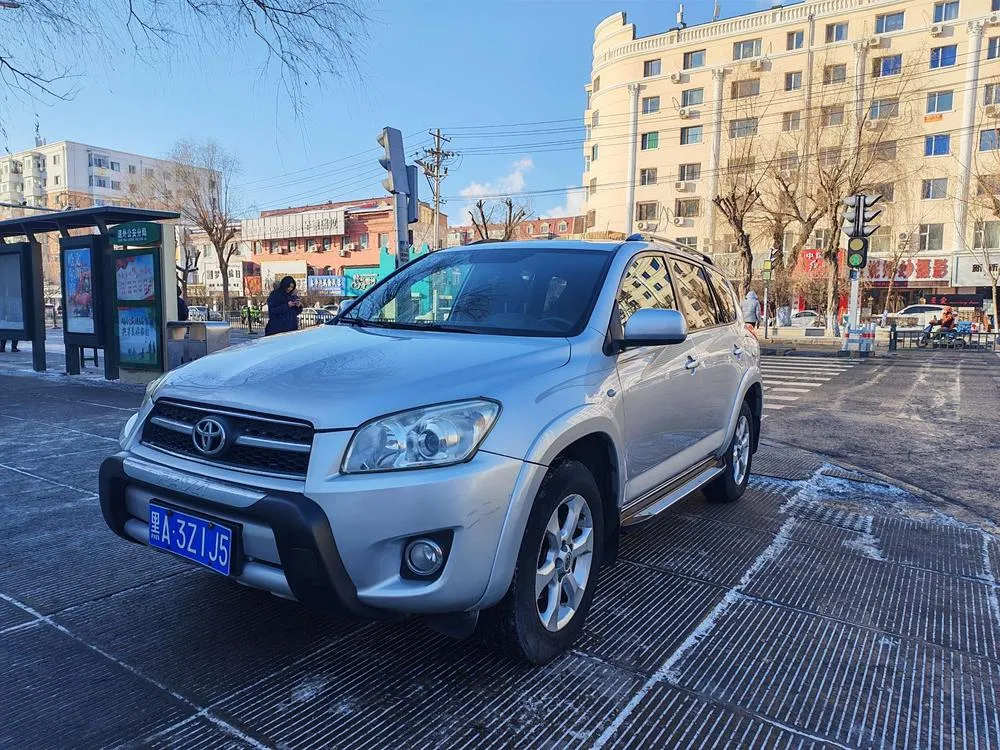 Toyota RAV4, 2010