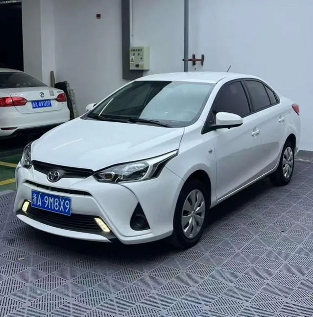 Toyota Yaris L Sedan 1.5L CVT Leading Edition, 2020 — фото 1