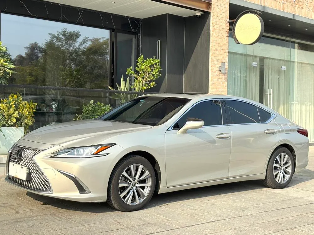 Lexus ES, 2020