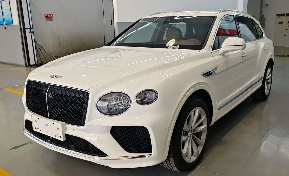 Bentley Bentayga 4.0T V8 LWB Edition, 2024 — фото 1