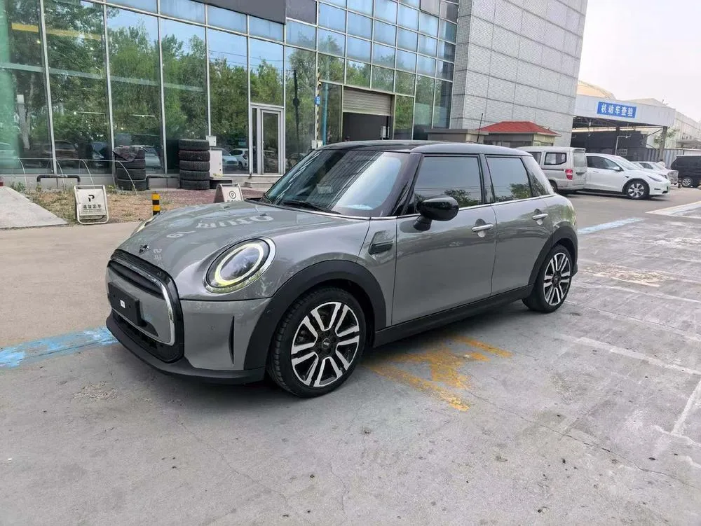 MINI MINI, 2022