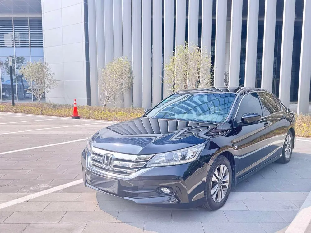 Honda Accord 2.0L LXS Elite Edition, 2015 — фото 1