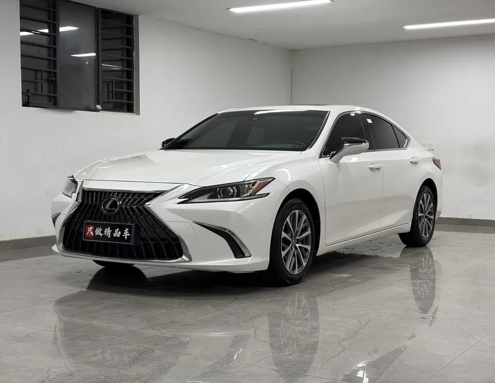 Lexus ES, 2022